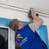 Что сначала: натяжной потолок или обои?