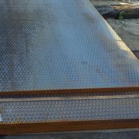 Рифленые листы в строительном секторе: самые удачные варианты применения