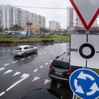 Светофоры и дорожные знаки в Москве подготовят к осеннему сезону