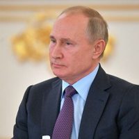 Путин: нужно работать над снижением ставки по ипотеке