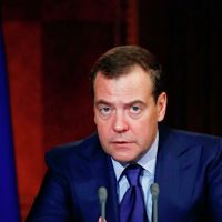 Медведев: здания поликлиник и больниц должны быть современными