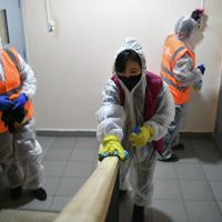 В Москве рекомендовали дезинфицировать подъезды не реже раза в сутки